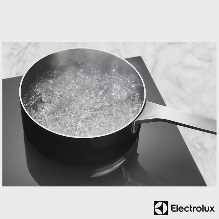 Cooktop por Indução Electrolux em Vidro com 04 Bocas, 14 Níveis de Potência e Painel Touch Preto - IE80P
