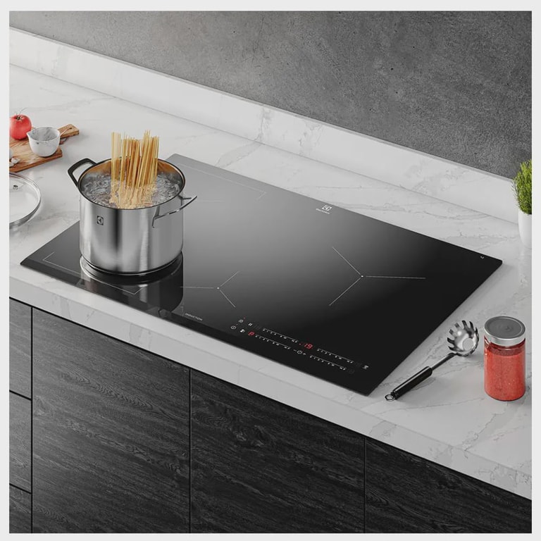 Cooktop por Indução Electrolux em Vidro com 04 Bocas, 14 Níveis de Potência e Painel Touch Preto - IE80P